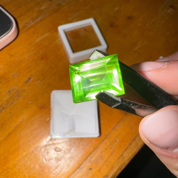 Natural Peridot Loose Gemstone 10.52 Ct CERTIFIED Green Peridot Princess Cut Gem - Picture 4 of 6